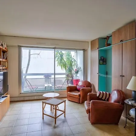 Nice And Bright 3 Bedroom Flat *